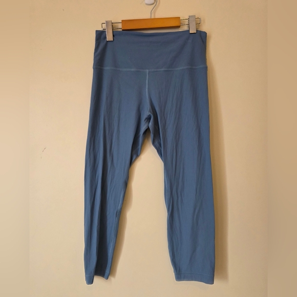 Lululemon RIBBED high Rise Utility Crop 23" - Picture 2 of 6